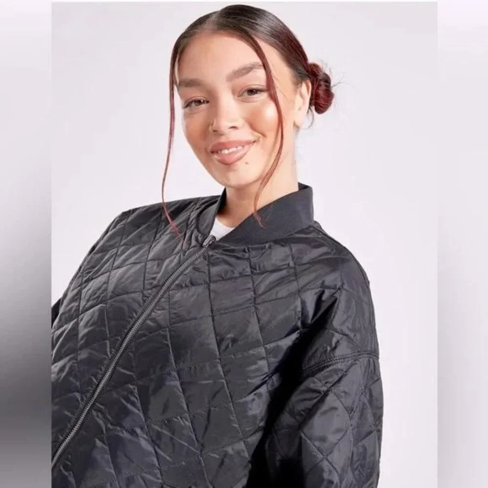 NIKE WOMENS RTW BOMBER JACKET - Picture 4 of 5